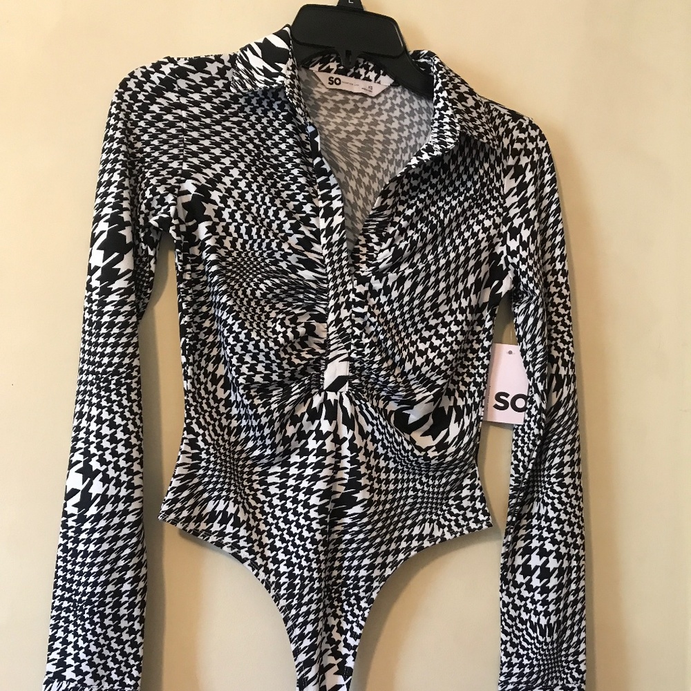 NEW NWT Long Sleeve Collared Bodysuit. Black/White. Size XSqorn businees